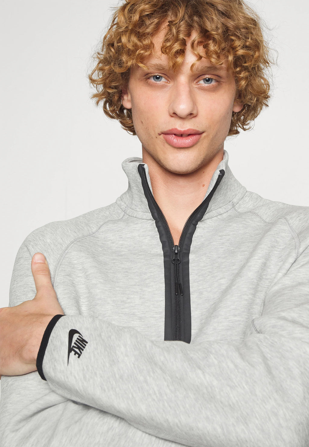 Pull Nike Teck "kangourou" gris