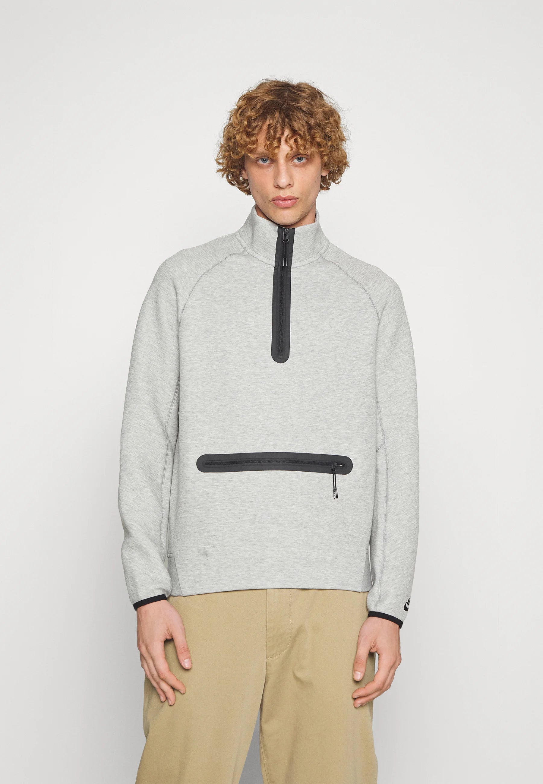 Pull Nike Teck "kangourou" gris