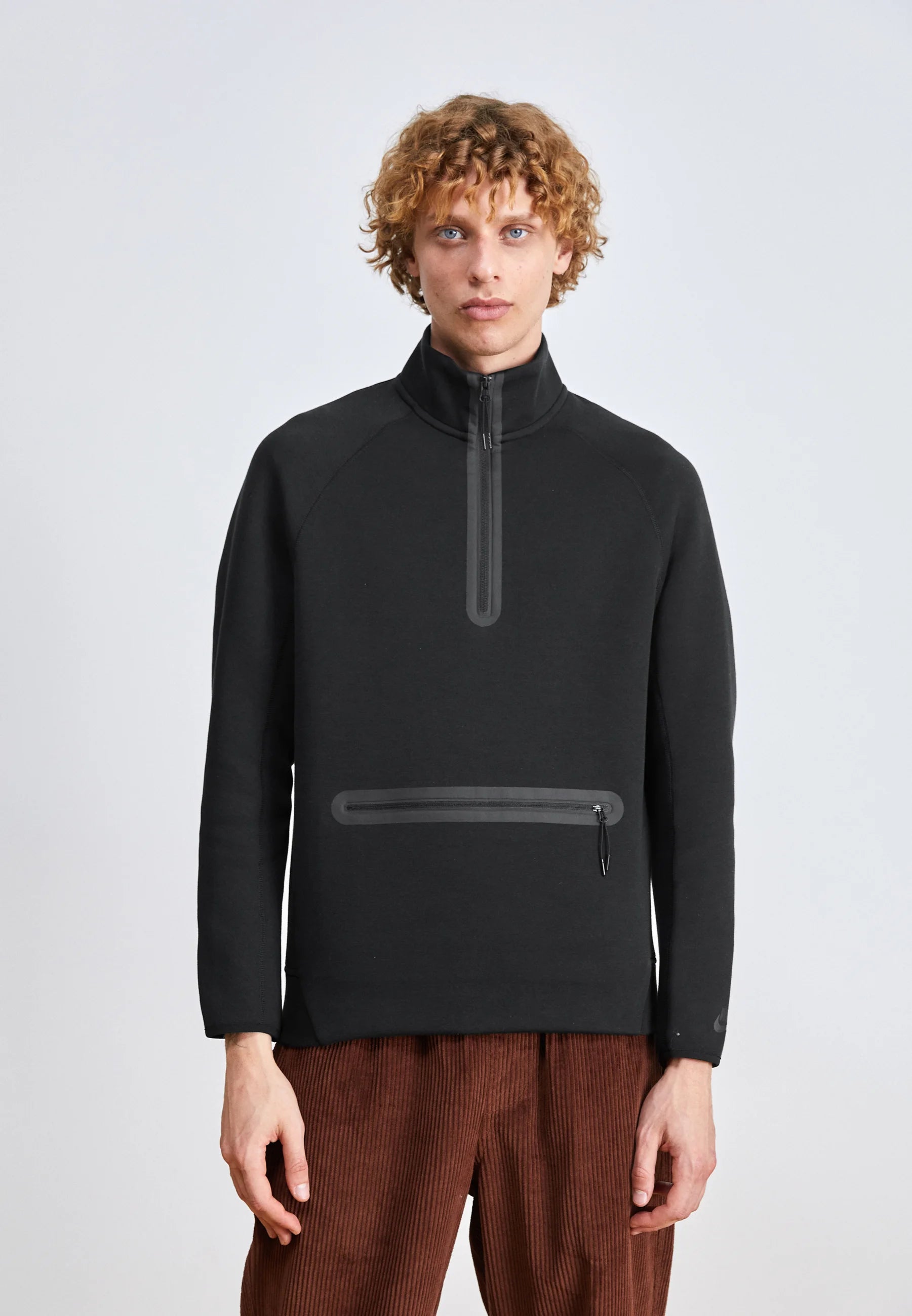 Pull Nike Teck "kangourou" noir