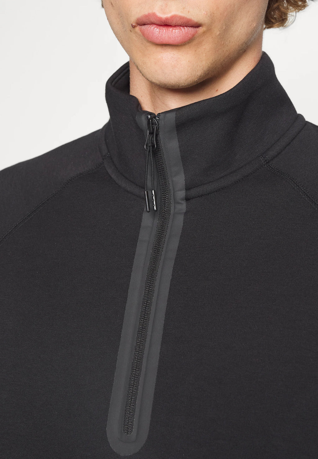 Pull Nike Teck "kangourou" noir